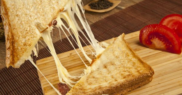 sucuklu-kasarli-tost